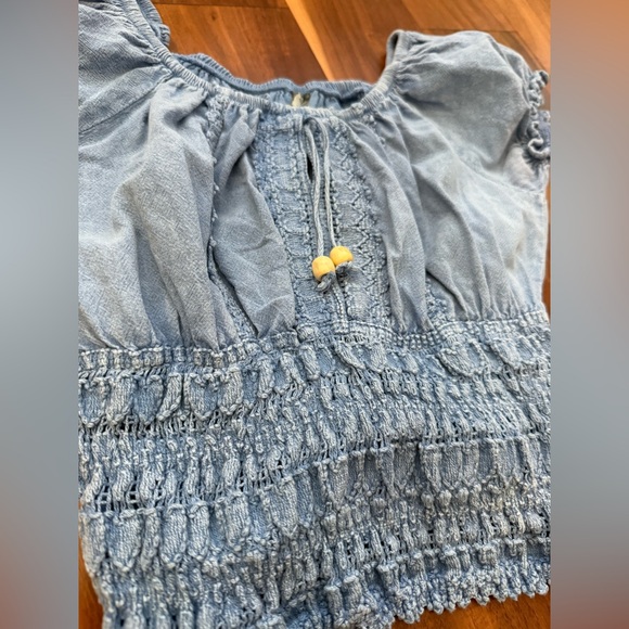 Blanco By Nature Azure Blue Smocked Puff-Sleeve Crop Top Size Small - Picture 2 of 5